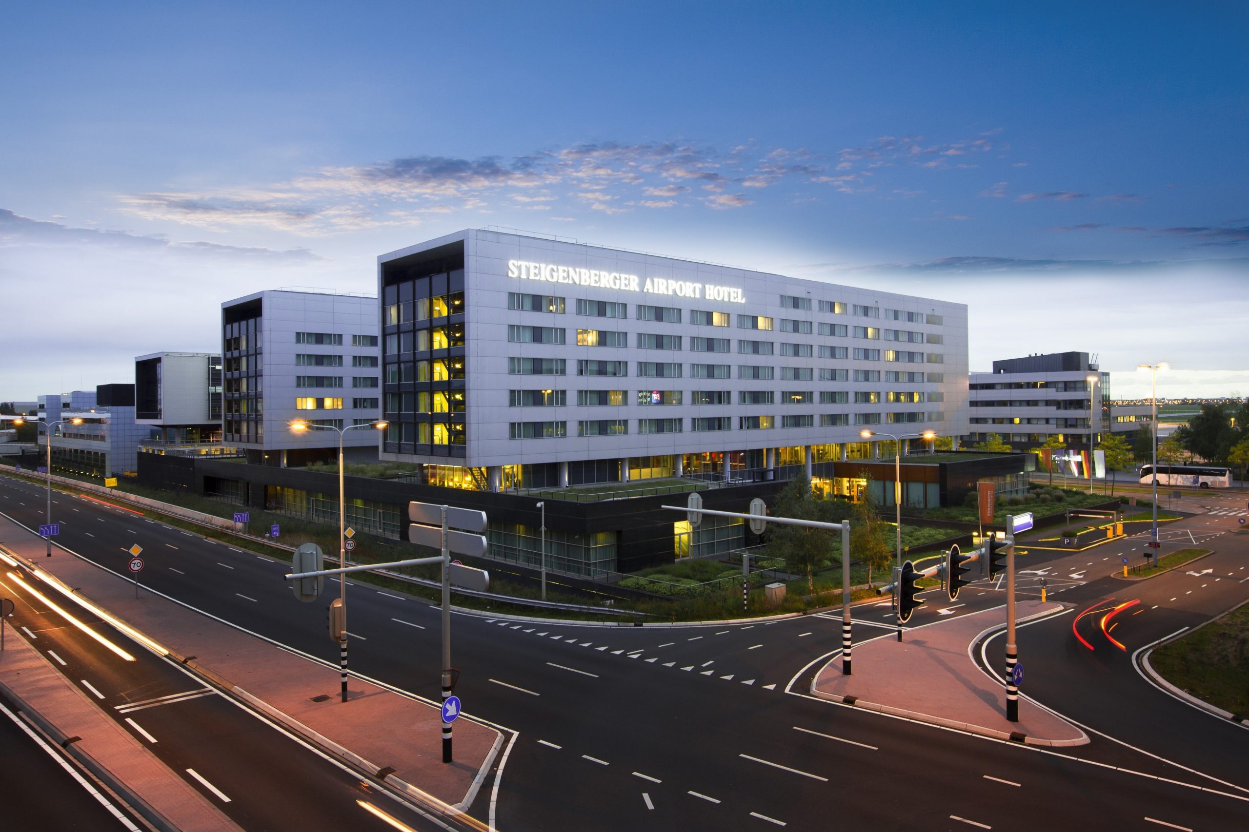 BETWEEN AIRPORT AND FOREST: WELCOME TO THE STEIGENBERGER AIRPORT HOTEL AMSTERDAM