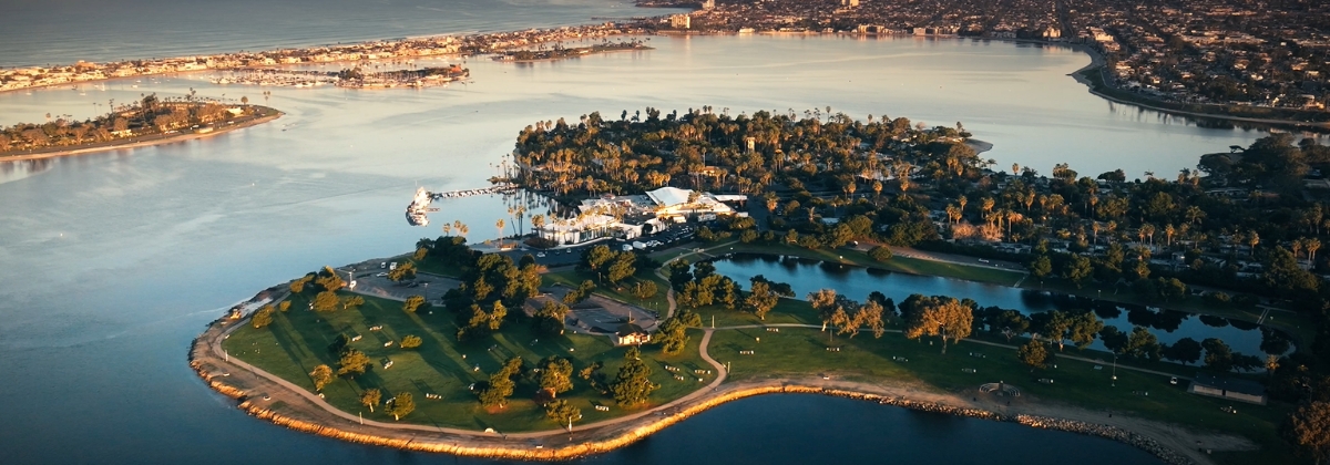 Paradise Point: Tropical Gardens, Tranquil Lagoons and Sandy Beaches